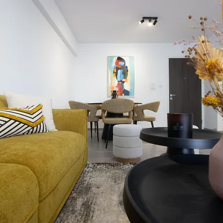 Modern Retreat - Balcony And Chic Design Nicósia