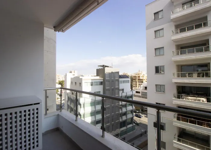 公寓 Modern Retreat - Balcony And Chic Design 尼科西亚