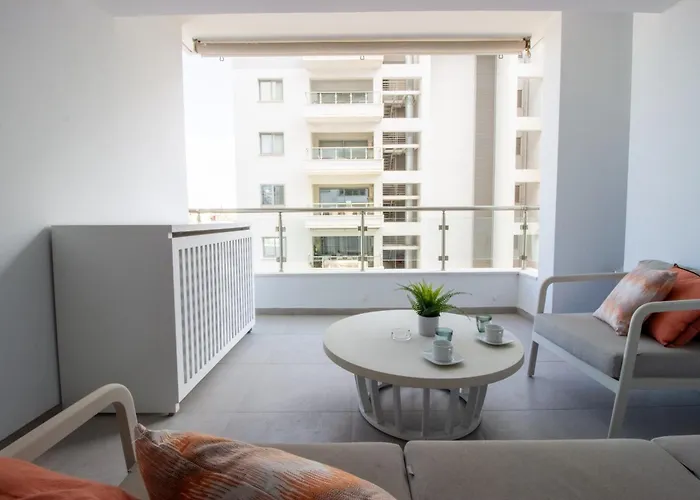 公寓 Modern Retreat - Balcony And Chic Design *