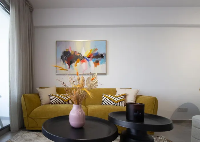 Modern Retreat - Balcony And Chic Design 公寓 *