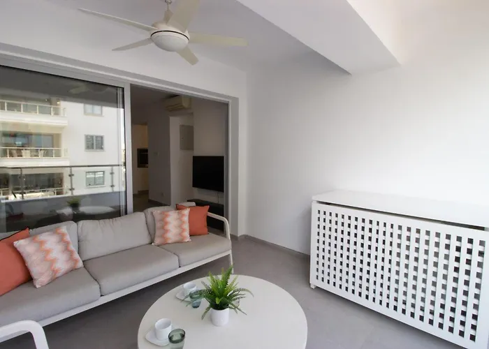 Modern Retreat - Balcony And Chic Design 公寓 尼科西亚