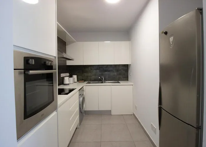 Modern Retreat - Balcony And Chic Design * 尼科西亚