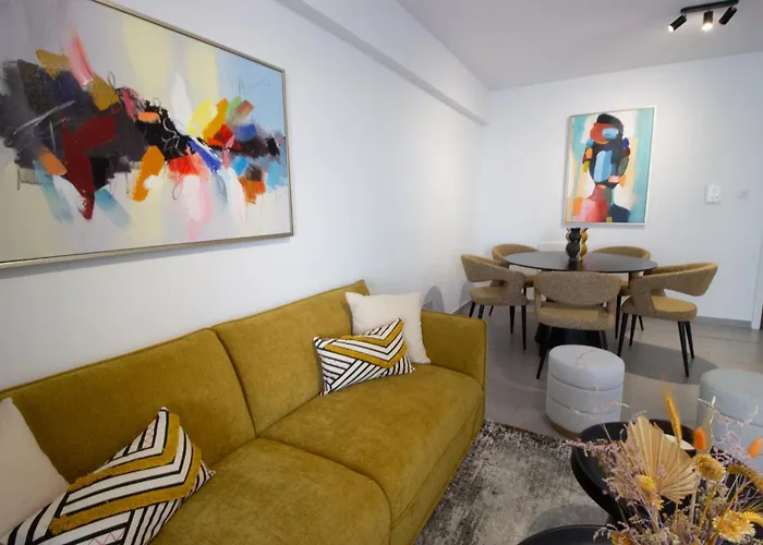 Διαμέρισμα Modern Retreat - Balcony And Chic Design